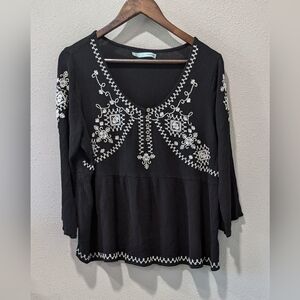 XL Maurices blouse with embroidery and buttons